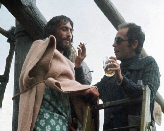 Ιησούς από τη Ναζαρέτ: Η φωτογραφία με τον Πάουελ με τσιγάρο και κονιάκ