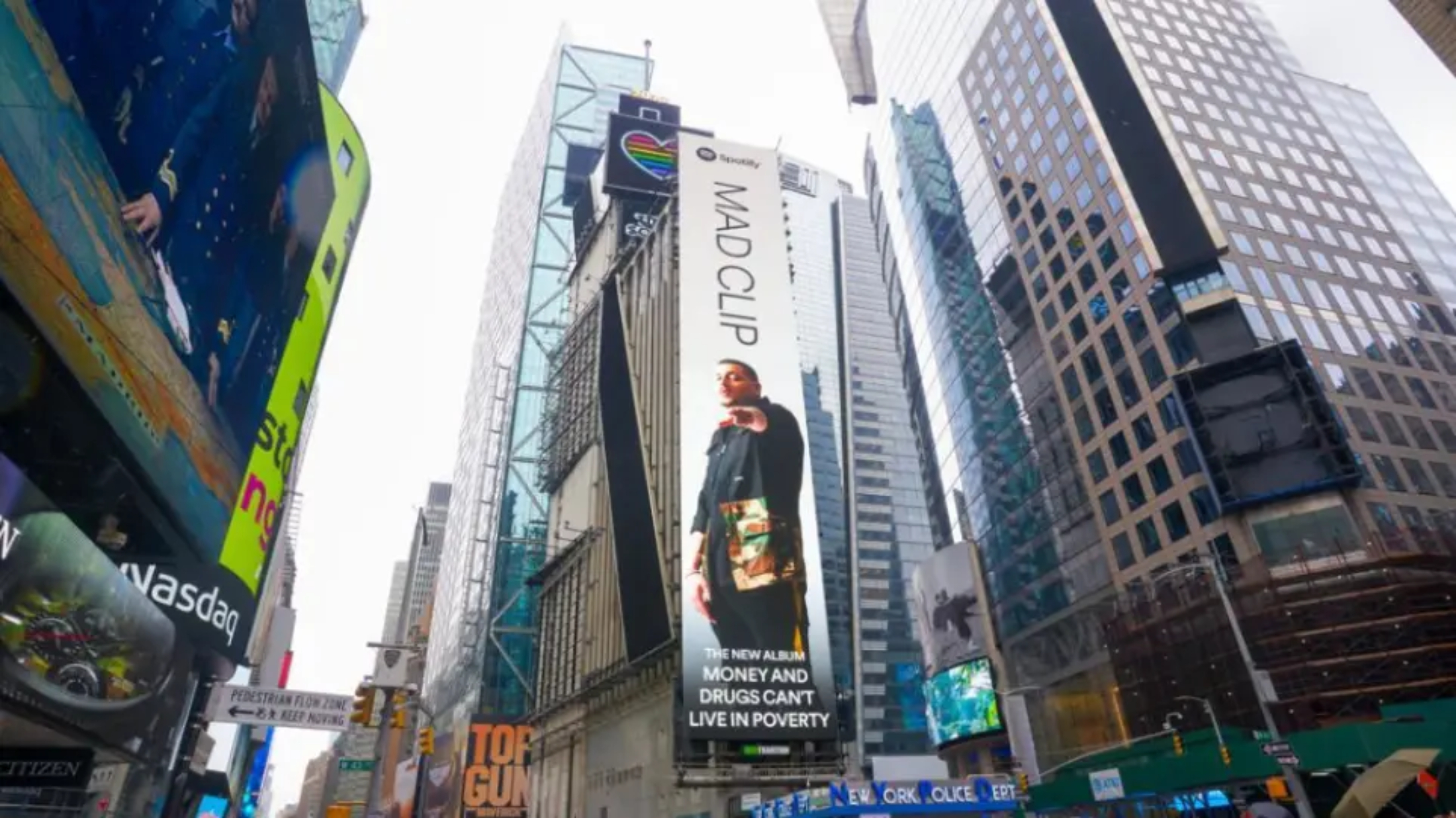 Mad Clip: Σε billboard στην Times Square