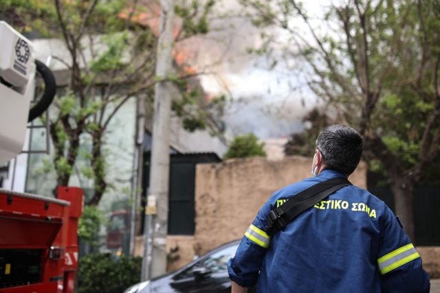 Άγριο φονικό στο Παλαιό Φάληρο- Σκότωσε τη μητέρα του και μετά έβαλε φωτιά στο διαμέρισμα