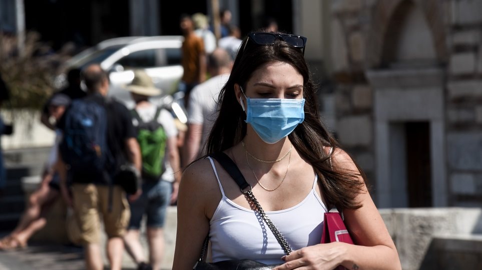 Εισήγηση για τη μάσκα: Τέλος η υποχρεωτικότητα στο εμπόριο από 1η Ιουνίου - Παραμένει σε ΜΜΜ και νοσοκομεία