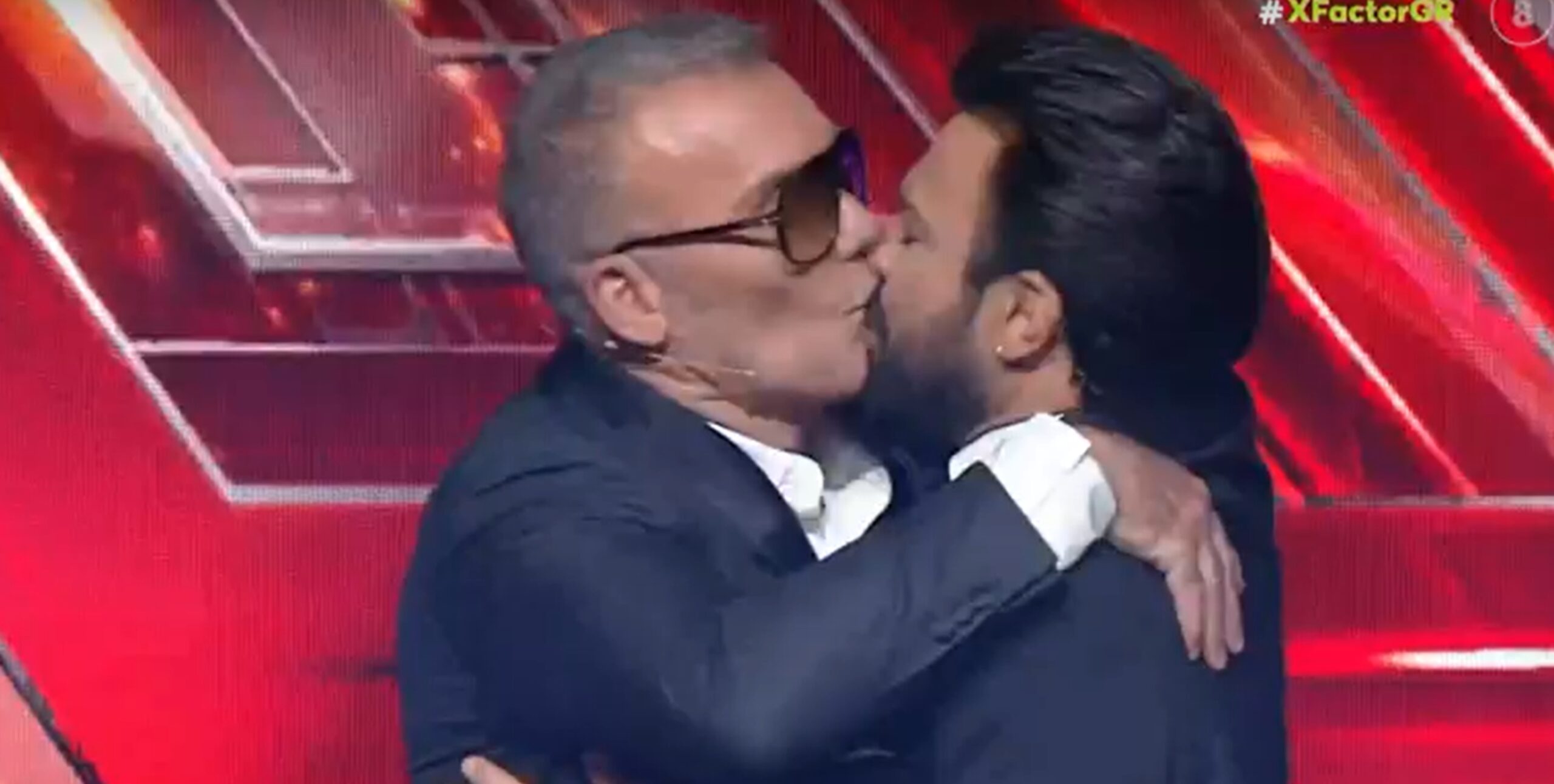 X-Factor: Ο Στέλιος Ρόκκος αιφνιδίασε τον Ανδρέα Γεωργίου -Τον φίλησε στο στόμα