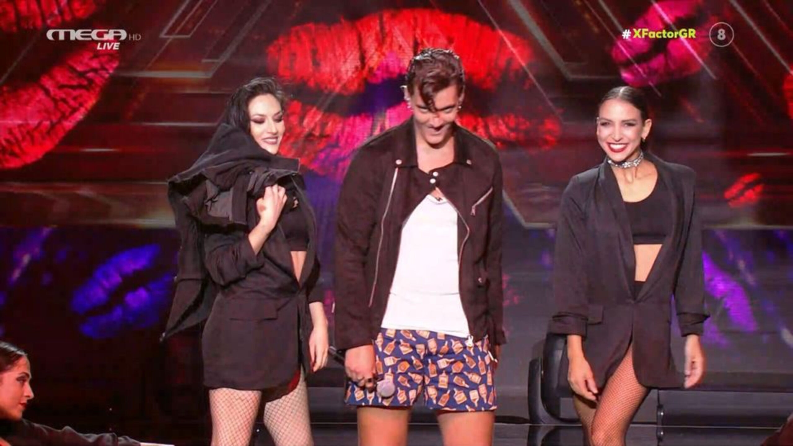 X-Factor: Ο Κωνσταντίνος έμεινε με το μποξεράκι στη σκηνή