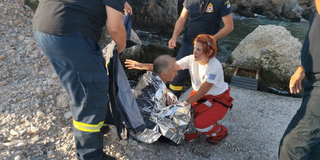 Πτώση ελικοπτέρου στη Σάμο: Σώοι οι δύο επιβαίνοντας - Νεκροί ο Ελληνας μεταφραστής και ένας Μολδαβός