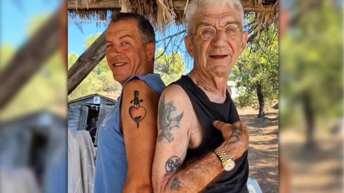 Σταύρος Θεοδωράκης και Γιάννης Μπουτάρης δείχνουν τα τατουάζ τους