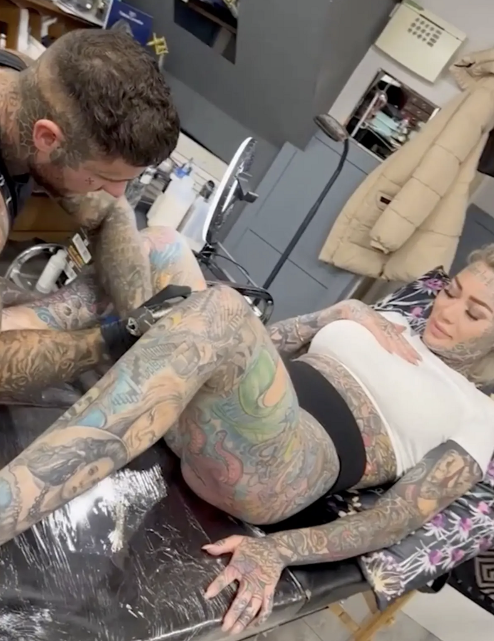 «Έκανα τα περισσότερα και πιο επίπονα τατουάζ στο αιδοίο μου»: Σούπερ σταρ του Only Fans αποκαλύπτει (ΦΩΤΟ)