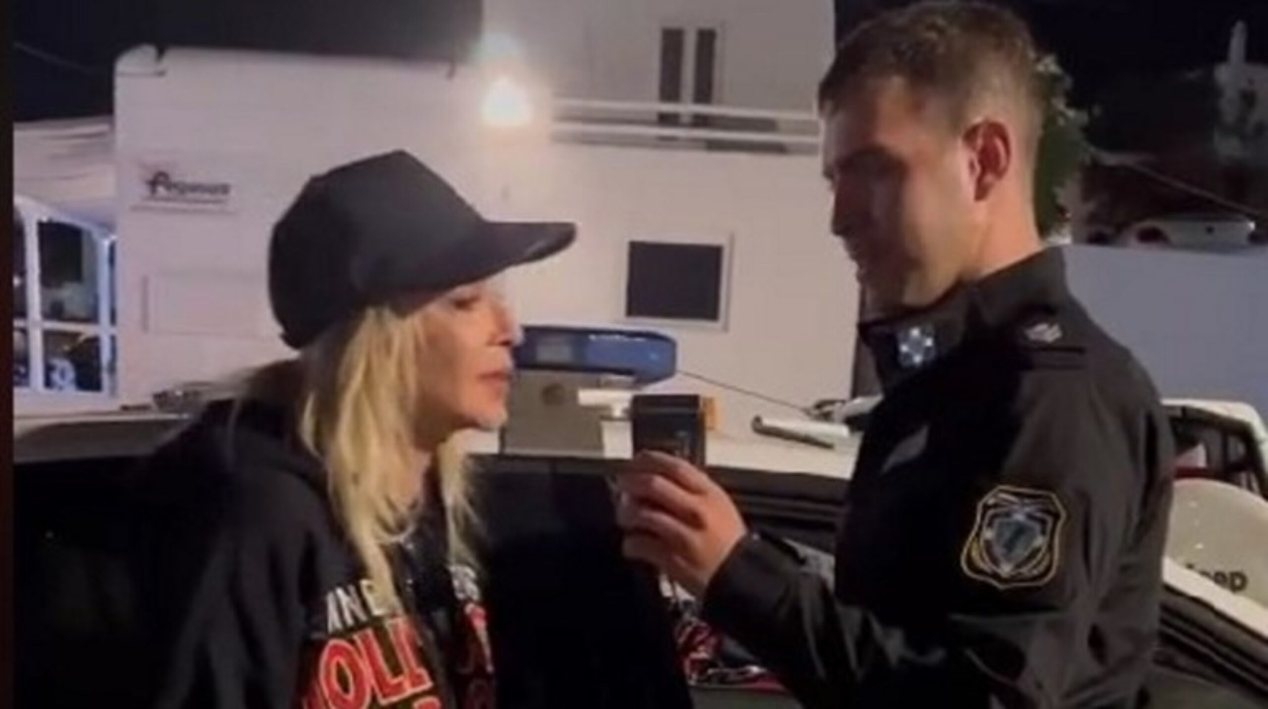 Άννα Βίσση: Αστυνομικοί την σταμάτησαν για αλκοτέστ -Τι έδειξε το αποτέλεσμα (VIDEO)