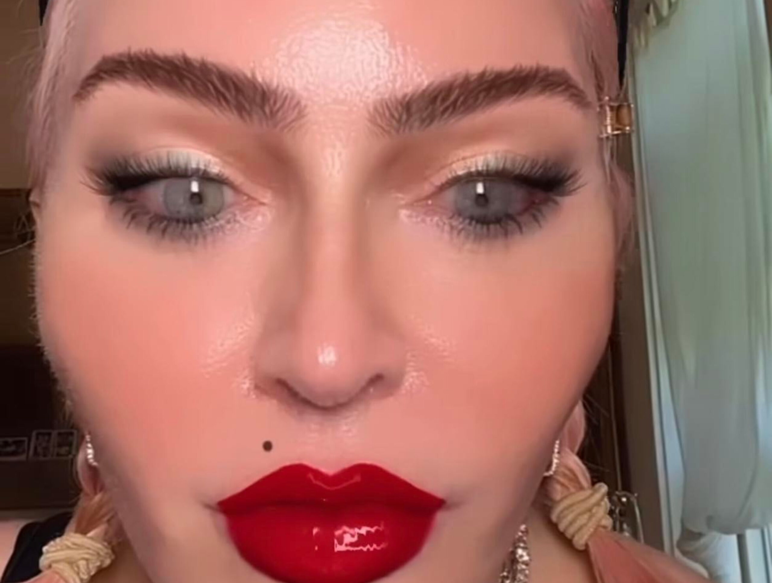 Τρομάζει η Μαντόνα στο νέο της βίντεο -Παραμορφωμένη από φίλτρο (VIDEO)