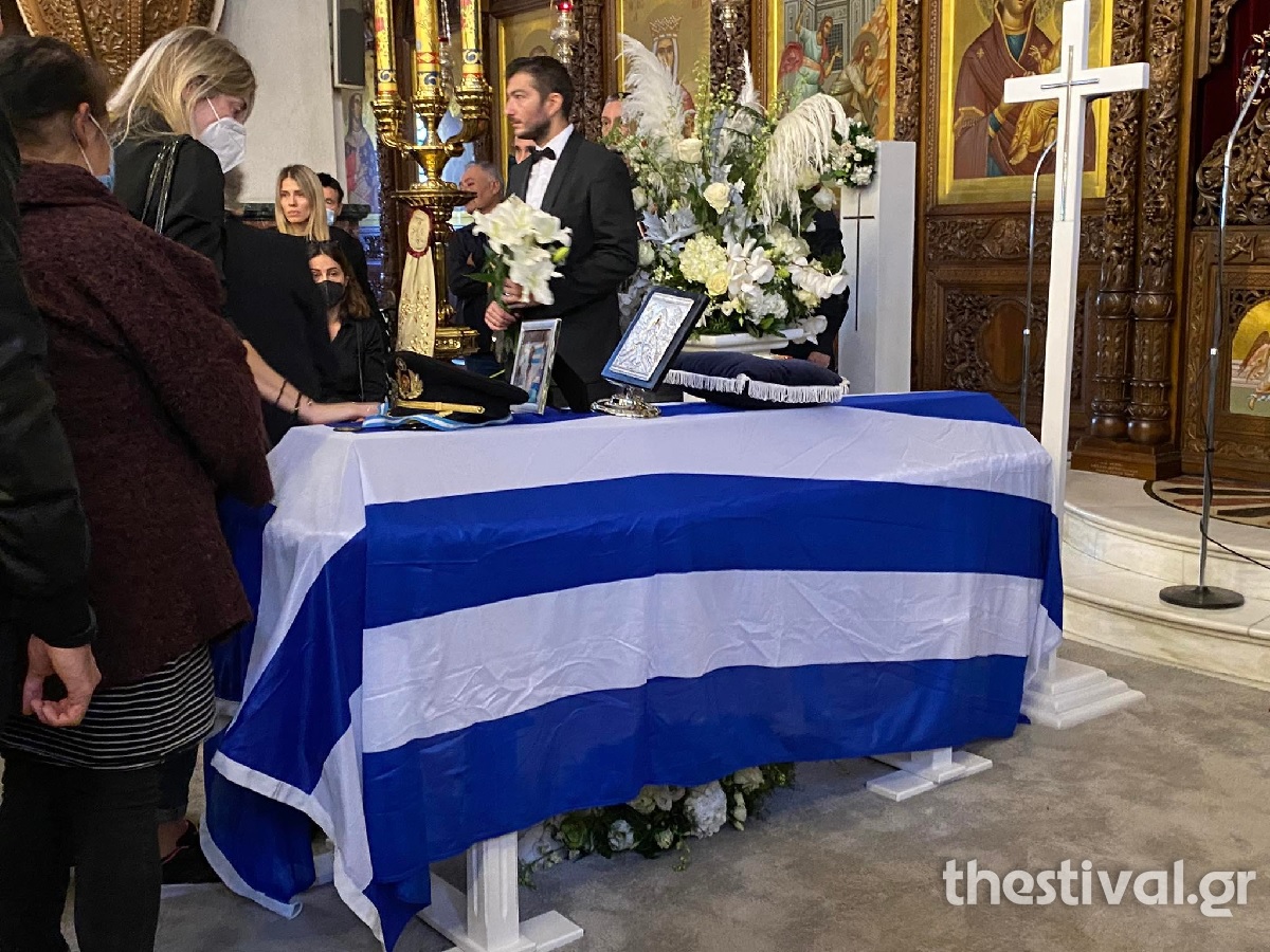 Θρήνος στην κηδεία του Αλέξανδρου Νικολαΐδη -«Παλικάρι μου, αετέ μου, πώς θα το περάσω αυτό» (VIDEO)