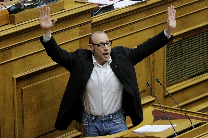Επικό σαρδάμ στη Βουλή: «Είμαστε πουτ@νακια» είπε ο Γρηγοριάδης (VIDEO)