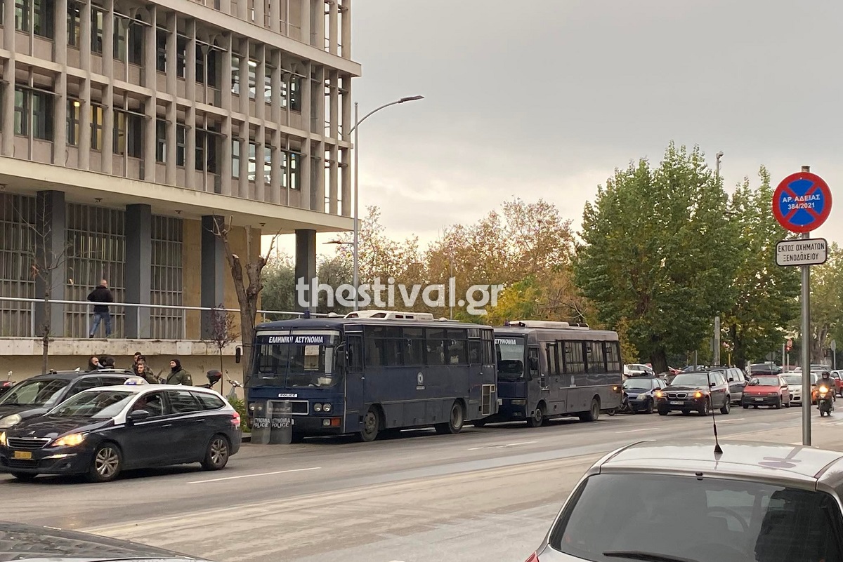 Θεσσαλονίκη: Πήρε προθεσμία για την Παρασκευή ο αστυνομικός - «Πυροβόλησα ενστικτωδώς προς τα κάτω», είπε