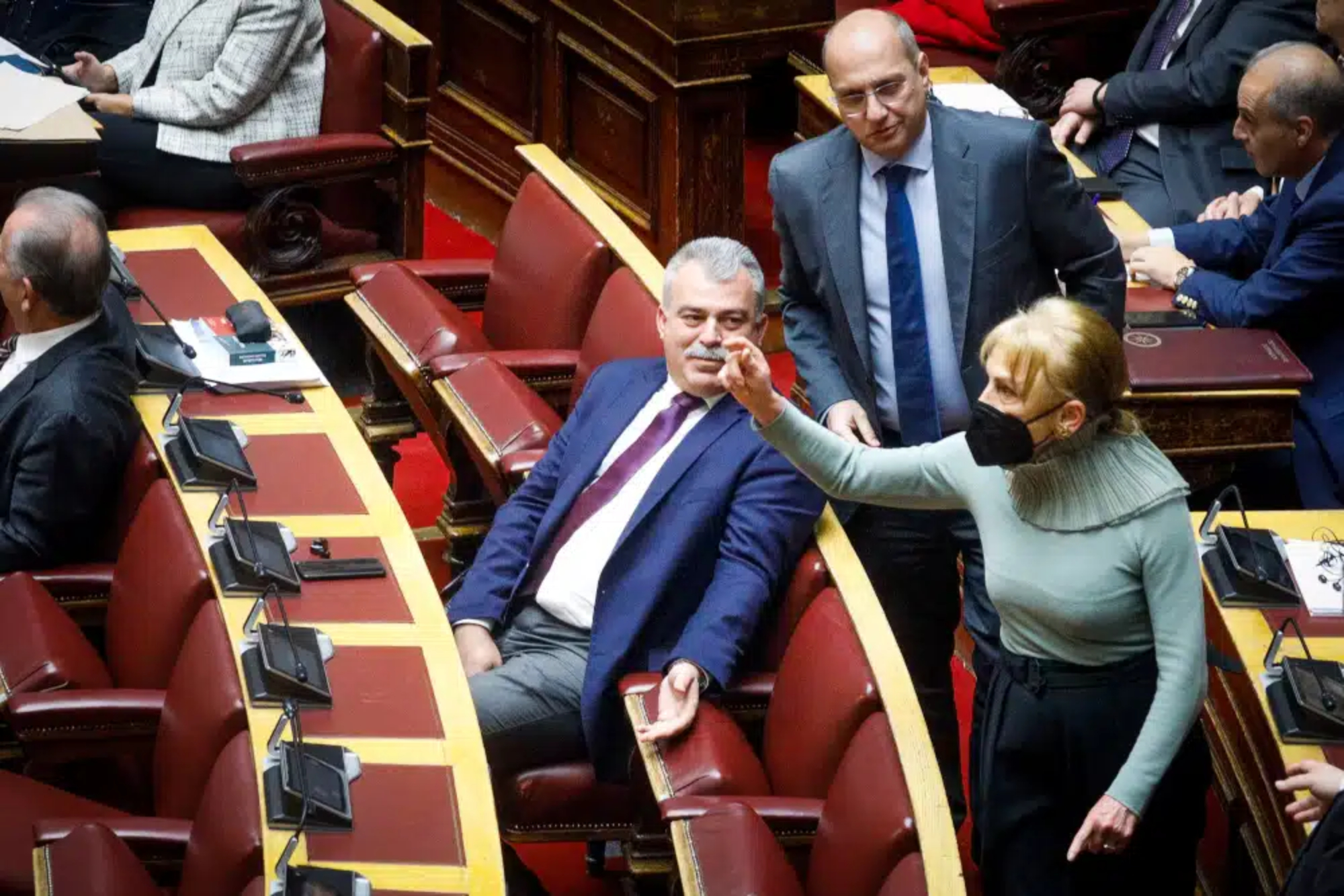 Βουλή: Το παρασκήνιο του επεισοδίου με την Φωτεινή Πιπιλή -Τι συνέβη και βγήκε εκτός εαυτού (VIDEO)