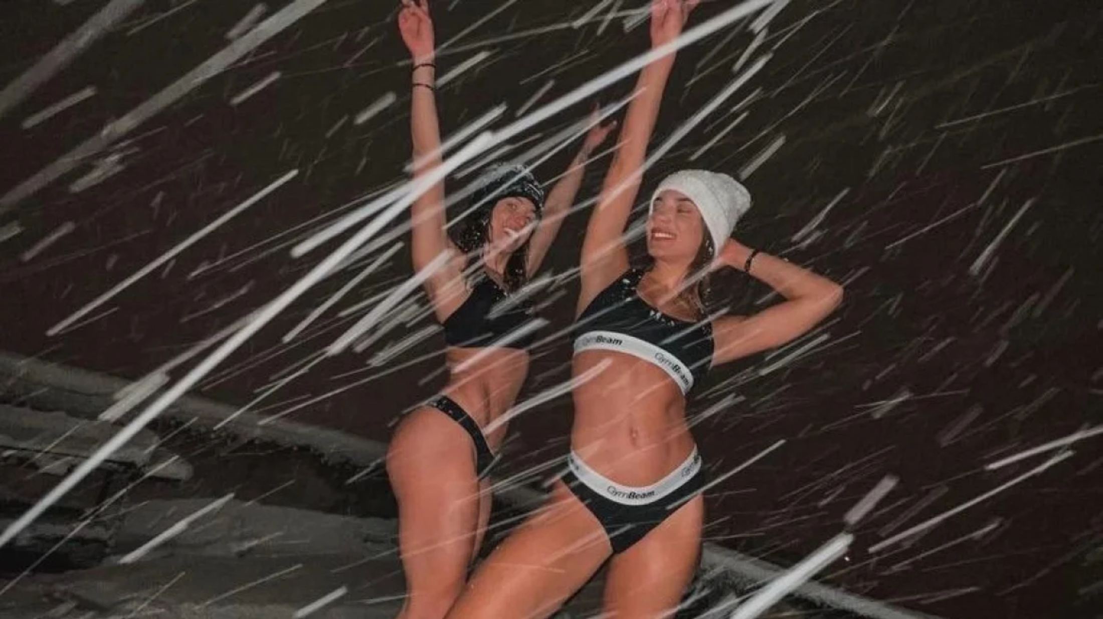 Survivor All Star: Όταν Μαριαλένα και Καρολίνα έκαναν ημίγυμνες γυμναστική στο χιόνι (VIDEO)