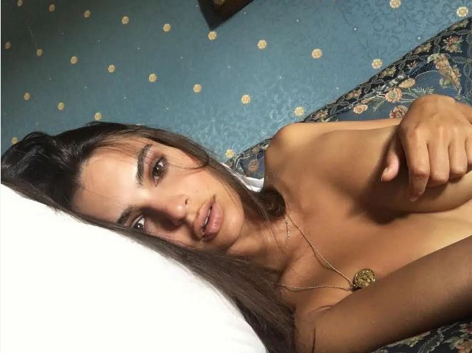 Η Έμιλι Ραταϊκόφσκι γυμνή στο κρεβάτι (ΦΩΤΟ)