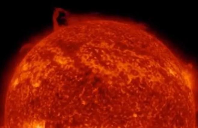 NASA: Απίστευτο βίντεο - Η στιγμή που κομμάτι του ήλιου αποκόπτεται!