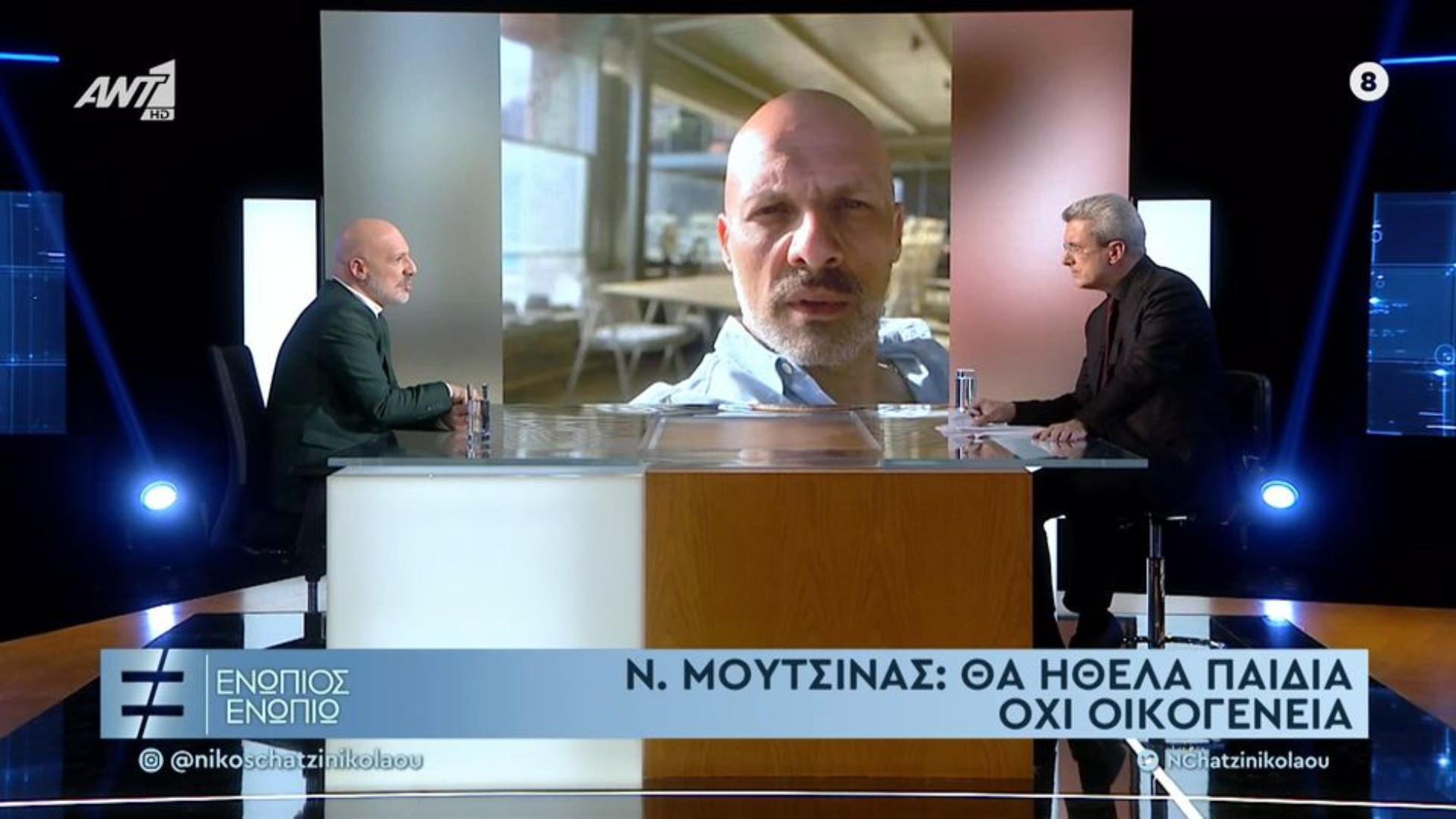 Νίκος Μουτσινάς: «Της είπα, "μαμά είμαι γκέι" και έπαθε όλα όσα έπρεπε σαν Ελληνίδα μάνα» (VIDEO)