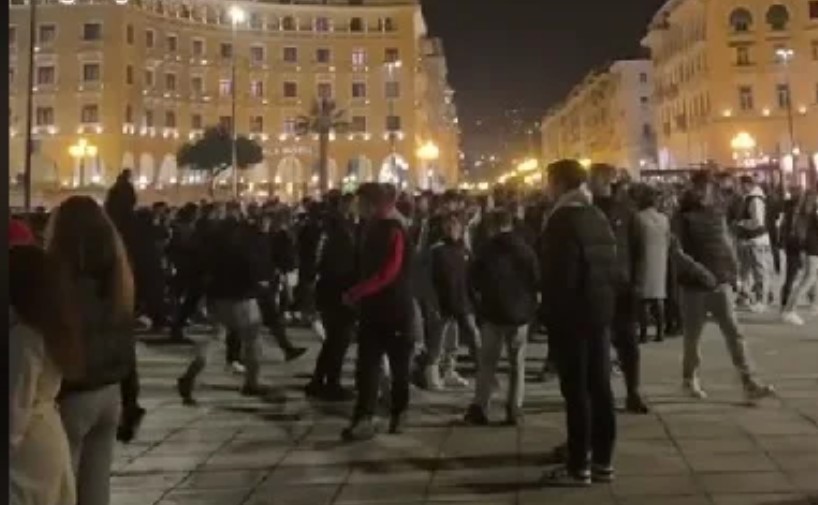 Θεσσαλονίκη: Άγριος καβγάς νεαρών κοριτσιών στην πλατεία Αριστοτέλους (Σοκαριστικά VIDEO)