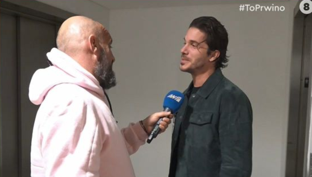 Ο Νίκος Οικονομόπουλος επέστρεψε από τα Ιεροσόλυμα και έδωσε ένα κομποσκοίνι στον Γρηγόρη Μπάκα (VIDEO)