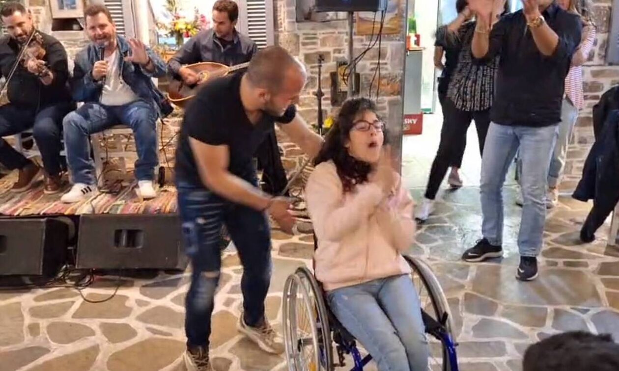 Αμοργός: Συγκινητικό VIDEO- Χορεύει «μπάλο» με αναπηρικό αμαξίδιο