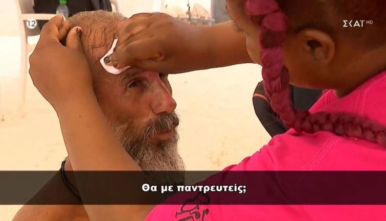 Survivor: Ο Καραγκούνιας και οι επιδόσεις του στο φλερτ - Δείτε το επικό πέσιμο στη γιατρό, «Θα με παντρευτείς;» (VIDEO)