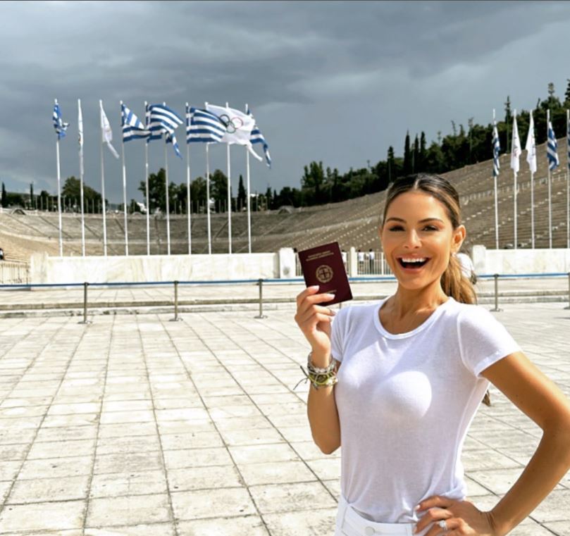 Maria Menounos: Πήρε ελληνικό διαβατήριο και ποζάρει στο Καλλιμάρμαρο  - Δείτε τι ανέβασε στο Instagram
