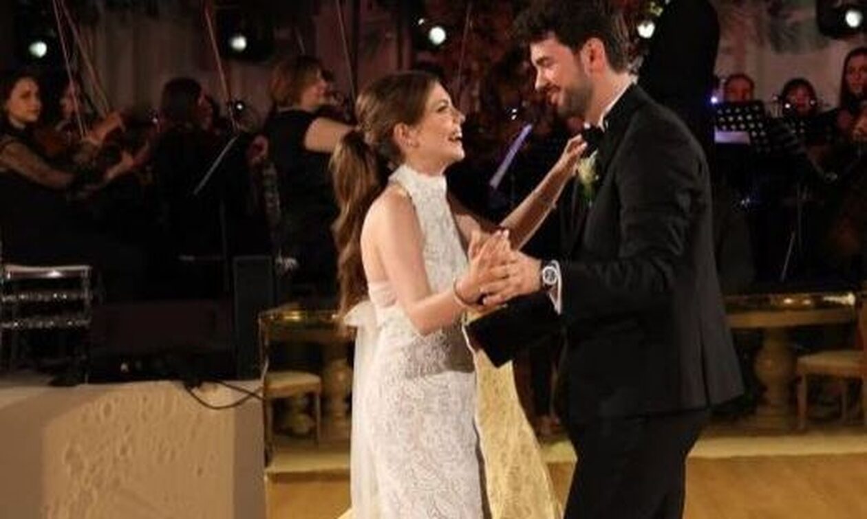 Εντά Ετζέ: Με τραγούδι του Νίκου Βέρτη ο γαμήλιος χορός της ηθοποιού στην Τουρκία - Χόρευε το «Αν είσαι ένα αστέρι» (VIDEO)