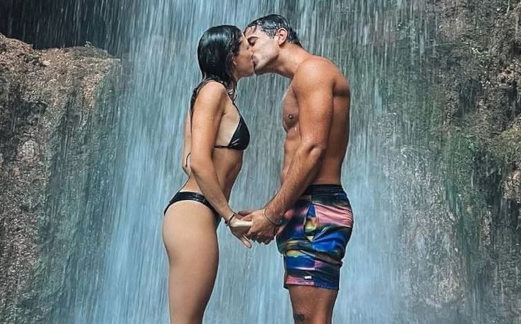 Αφροδίτη Λιάντου  - Αλέξανδρος Σκουρλέτης: Ένας τρελός έρωτας - Η νέα ΦΩΤΟ από τις διακοπές τους και το τρυφερό φιλί