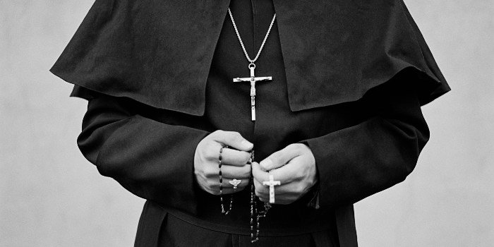 Φρίκη στο Βέλγιο: Στο «φως» της δημοσιότητας ντοκιμαντέρ με μαρτυρίες θυμάτων που κακοποιήθηκαν σεξουαλικά από ιερείς