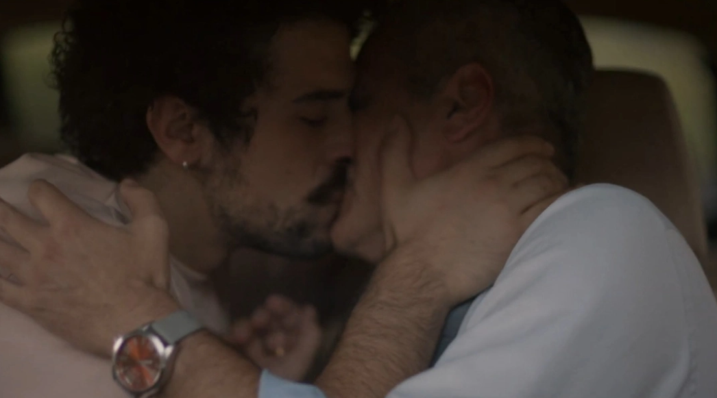 Μάριος Αθανασίου: Το γκέι φιλί του με συμπρωταγωνιστή του σε σειρά (VIDEO)