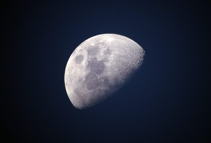 Πόσο ετών είναι τελικά η Σελήνη;
