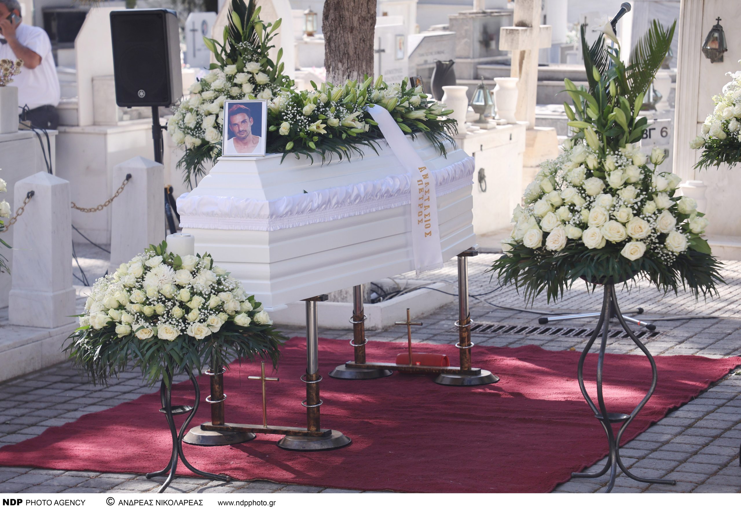 Αλέξανδρος Κομπόγιωργας: Πραγματοποιήθηκε η πολιτική κηδεία του ηθοποιού – Ποιοι έδωσαν το παρών