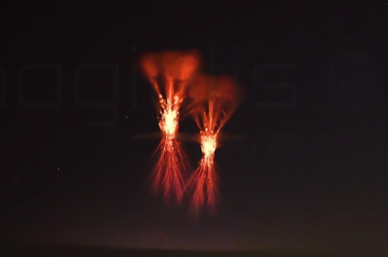 Συγκλονιστικό «κλικ»: ΦΩΤΟ από σπάνιο κεραυνό στην Ικαρία - Το εντυπωσιακό διπλό red sprite