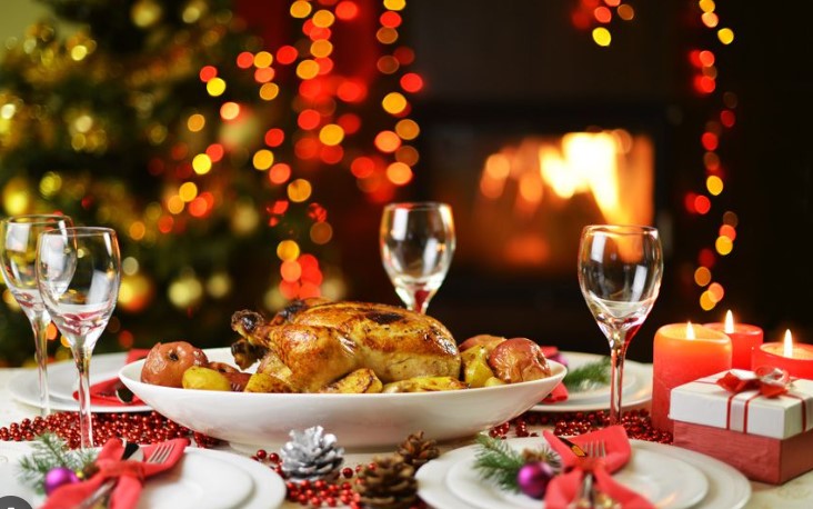 Η ακρίβεια «χτυπά» το χριστουγεννιάτικο τραπέζι: Πόσο κόστιζαν το 2022 και πόσο κάνουν φέτος κρέας, μελομακάρονα, κουραμπιέδες (VIDEO)