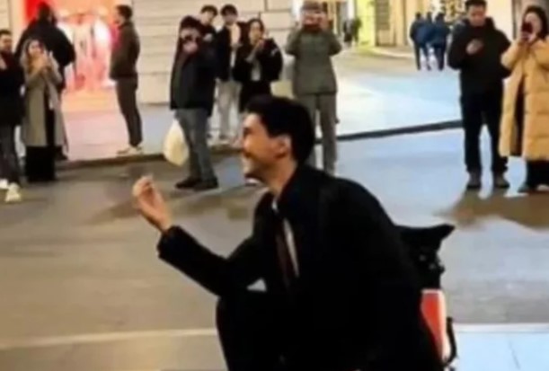 Fake τελικά η «χυλόπιτα» και η... πρόταση γάμου στη Ρώμη - Δείτε την ομάδα που το έστησε (VIDEO)