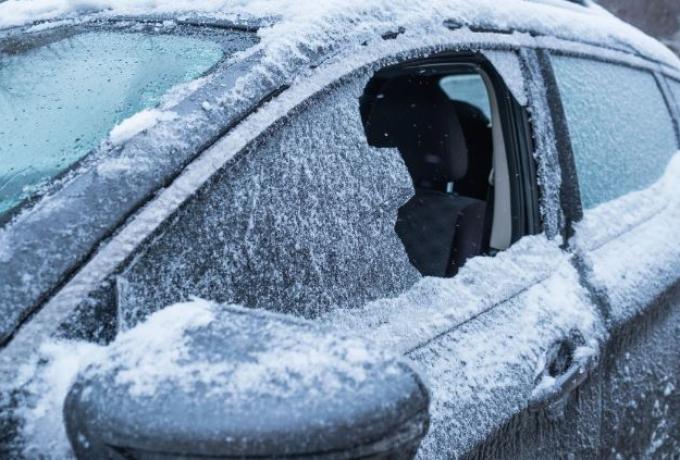 Το μεγάλο λάθος των οδηγών - Έτσι σπάει το παράθυρο στις πολύ χαμηλές θερμοκρασίες