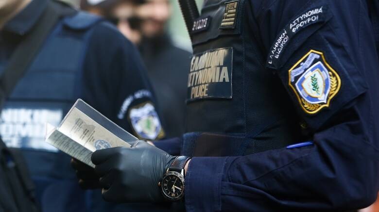 Συνελήφθη αστυνομικός από την Υπηρεσία Εσωτερικών Υποθέσεων: Εξαφανίστηκαν όπλα που είχε στην κατοχή του