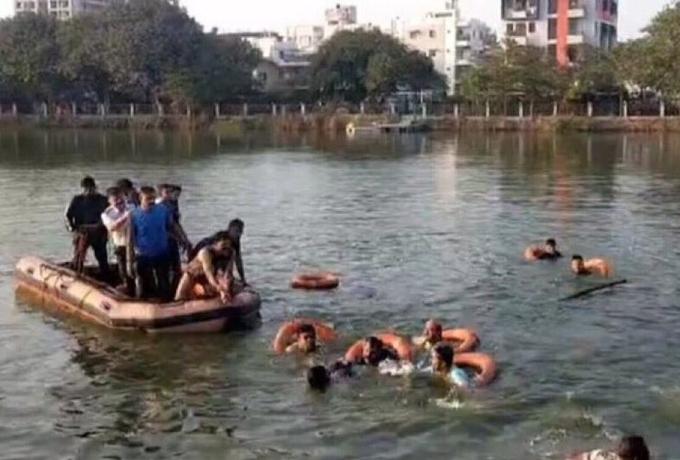 Τραγωδία στην Ινδία: 15 νεκροί σε ναυάγιο - Τα 13 ήταν παιδιά