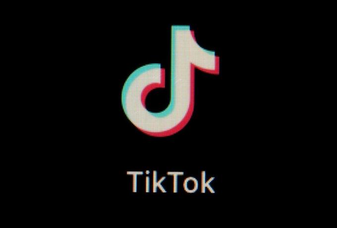 Το Instagram «γερνάει» και οι Έλληνες το γυρίζουν στο TikTok