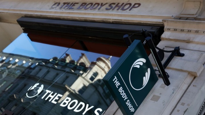 Η αλυσίδα The Body Shop θα κλείσει σχεδόν τα μισά καταστήματά της στο Ηνωμένο Βασίλειο