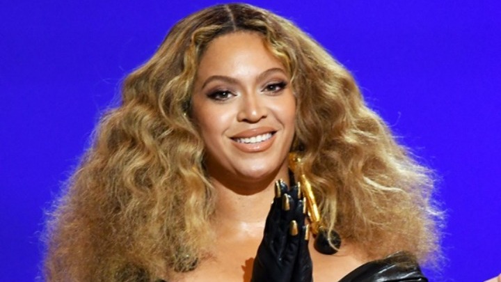 Πρωτιές για την Beyoncé με το νέο της τραγούδι «Texas Hold 'Em»