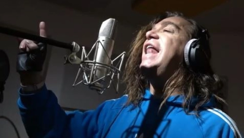 Ο Τρύφωνας Σαμαράς βγάζει το τραγούδι της χρονιάς με τίτλο «Πιπίλα»: «Μέχρι τα 12 έκανα το δάχτυλό μου πιπίλα» (VIDEO)