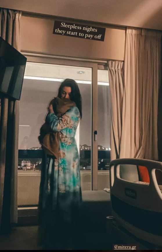 Η Δήμητρα Βαμβακούση δημοσίευσε ΦΩΤΟ με την ενός μήνα κόρη της