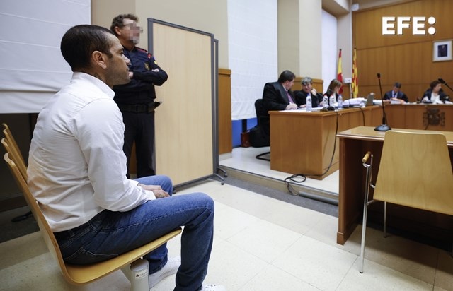 Ντάνι Άλβες: Παραμένει στη φυλακή για ακόμη μια μέρα, δεν πληρώθηκε η εγγύηση αποφυλάκισης