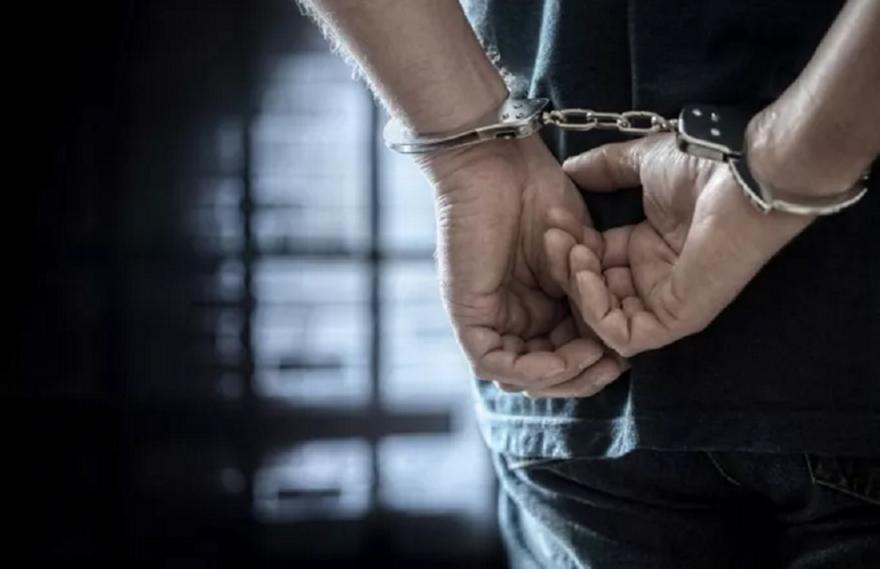 Δύο 17χρονοι συνελήφθησαν για διακίνηση ναρκωτικών στη Γλυφάδα
