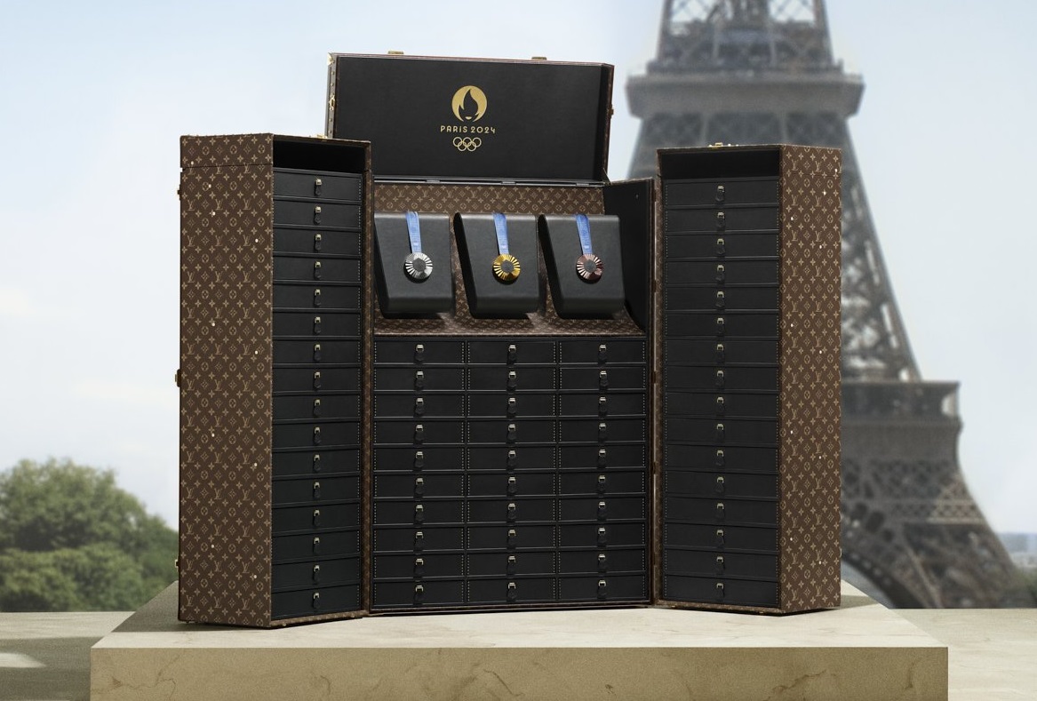 Παρίσι 2024: Τα μπαούλα της Louis Vuitton για Φλόγα και μετάλλια