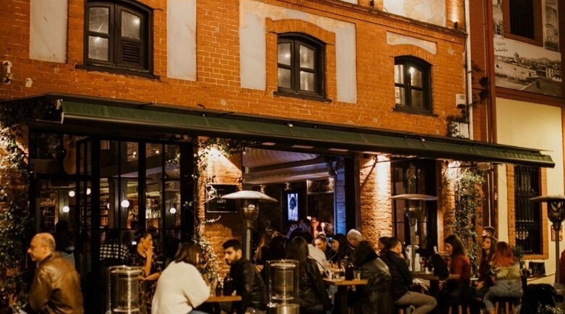 Έκλεισε ένα από τα πιο γνωστά μπαρ της Θεσσαλονίκης: «Επειδή έτσι αποφάσισαν κάποιοι...»